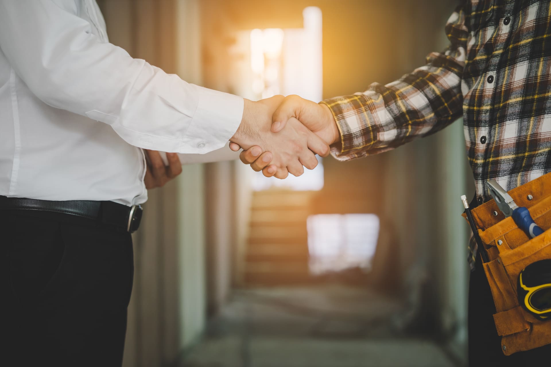 Homeowner shaking hands with a remodeling contractor